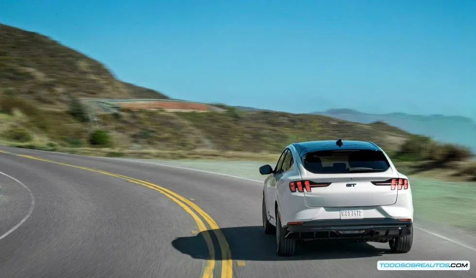 Ford Mustang Mach-E California Special vista lateral