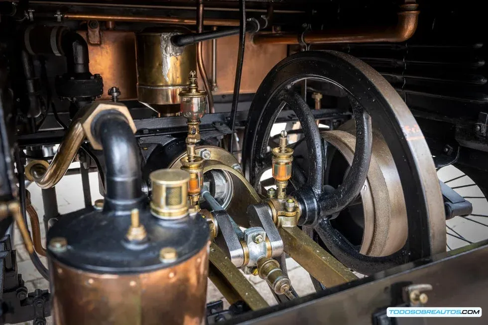 Detalle restaurado de la Benz Ideal Van.