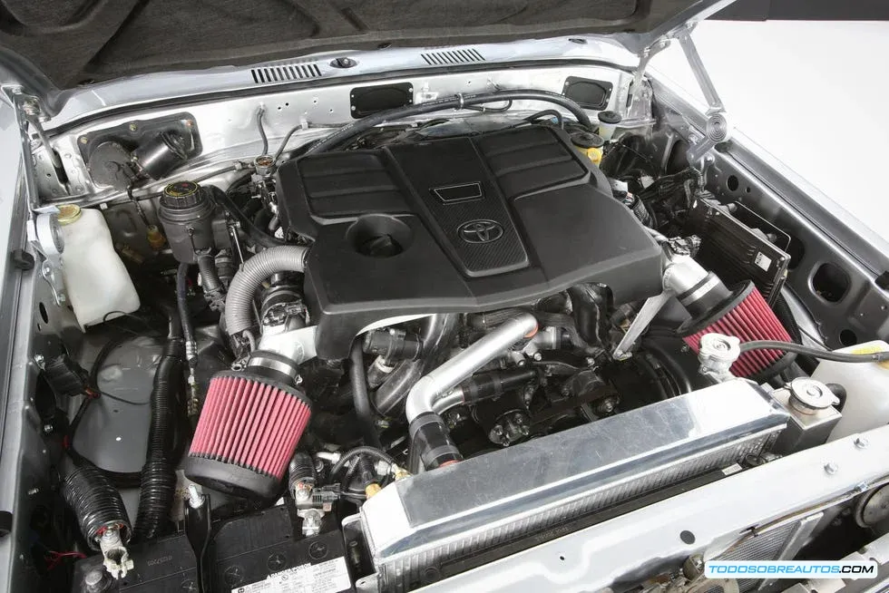 Motor V6 Biturbo i-Force del Toyota Land Cruiser FJ60 Restomod.