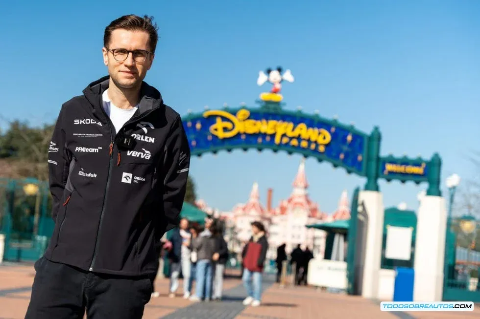 Skoda Superb conducido por Miko Marczyk en un viaje de larga distancia.