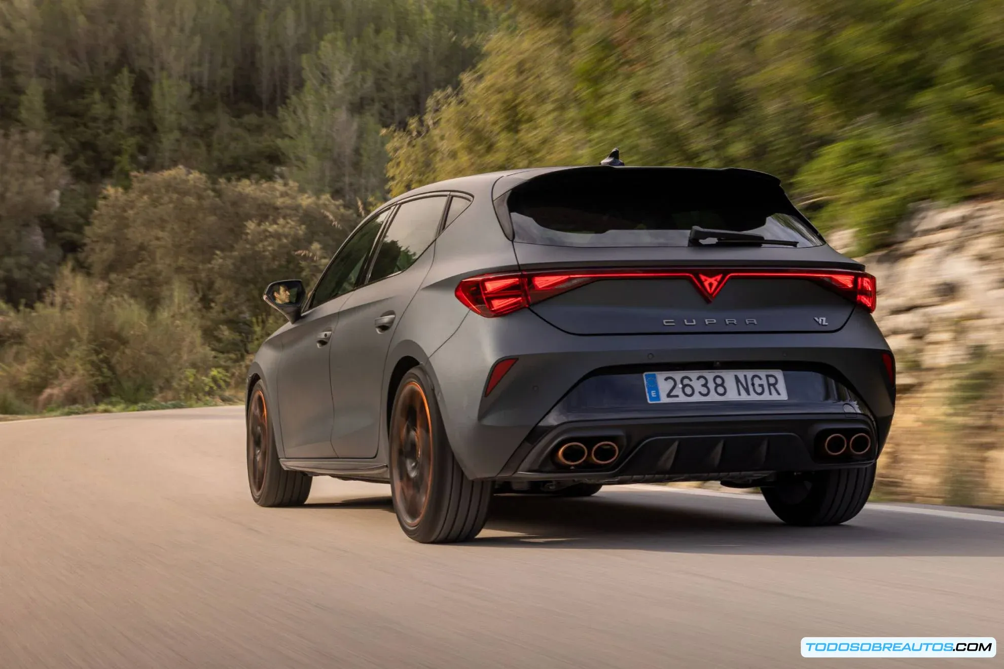 Detalle del motor 2.0 TSI del Cupra León VZ.