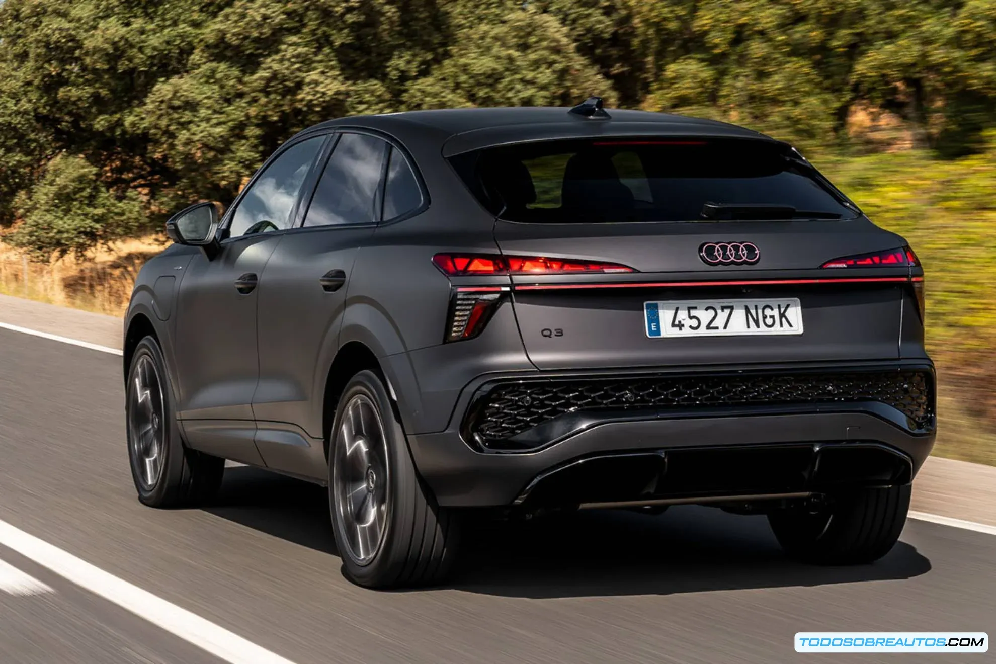 Cargando un Audi Q3 Sportback e-Hybrid 2025