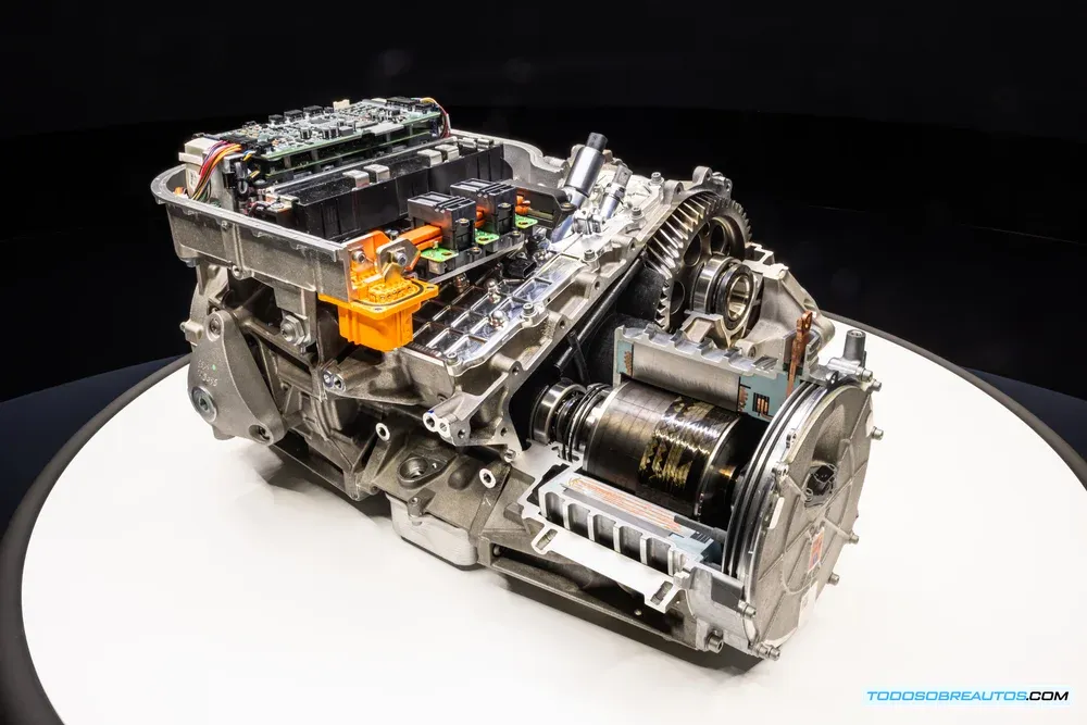 Primer plano del Ferrari Elettrica mostrando detalles del diseño frontal.