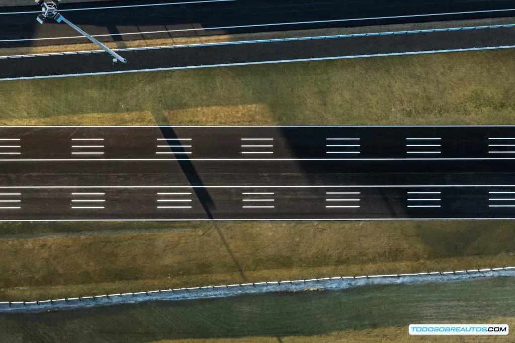 Vista de una de las curvas peraltadas de la pista e-Vortex