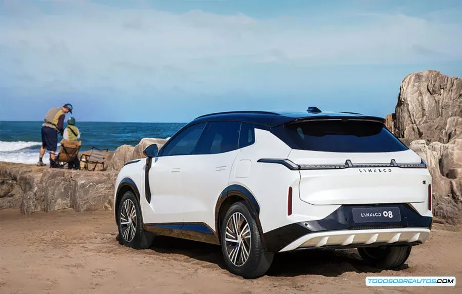 Lynk & Co 08 2026 vista lateral