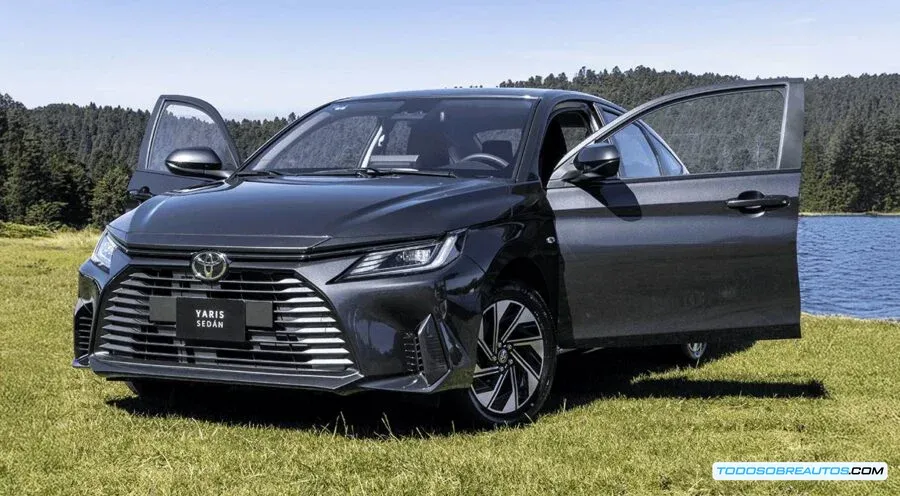 Detalle del motor a gasolina del Toyota Yaris Sedán 2026