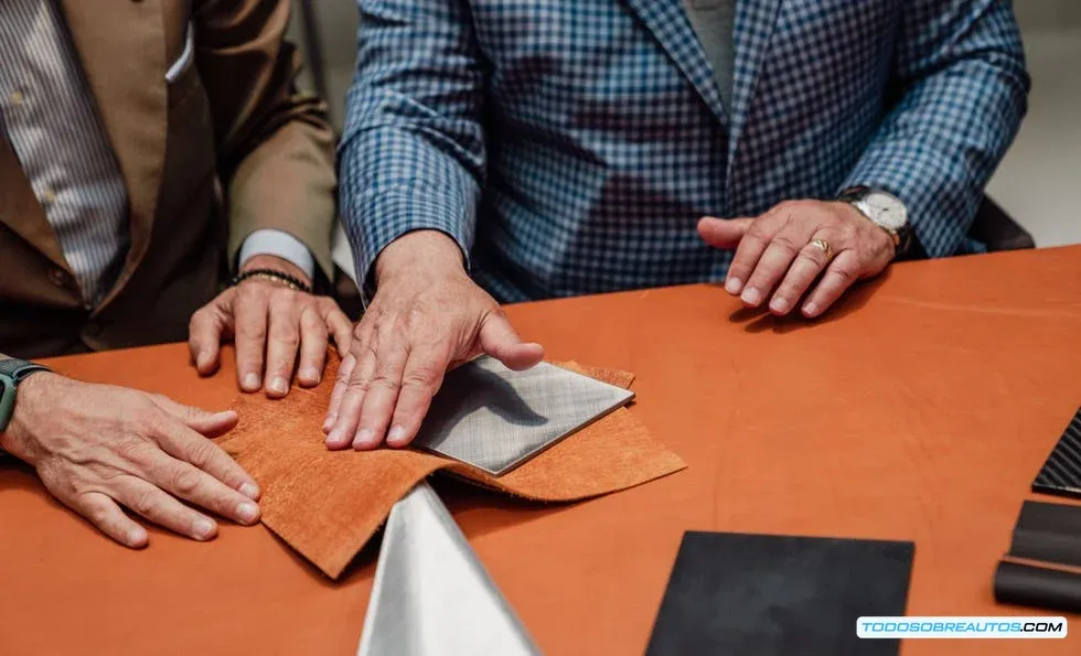 Detalle del interior de un vehículo Bottegafuoriserie