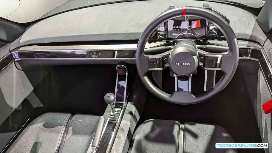 Daihatsu K-Open Concept vista lateral, mostrando sus proporciones y diseño.