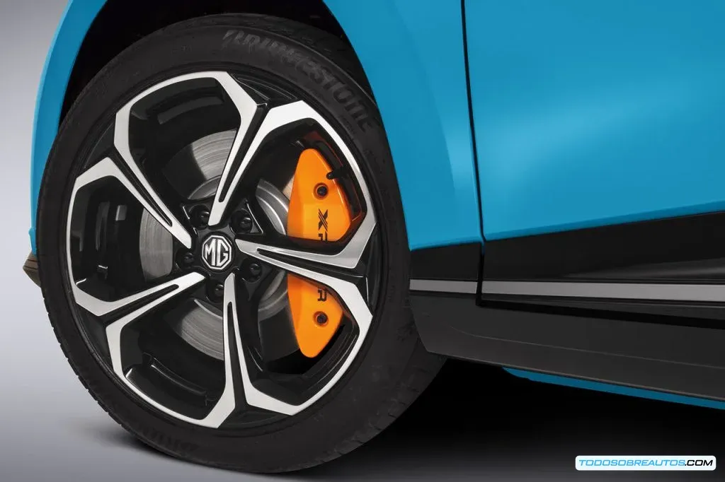 Detalle de los rines de aluminio del MG4 XPower.