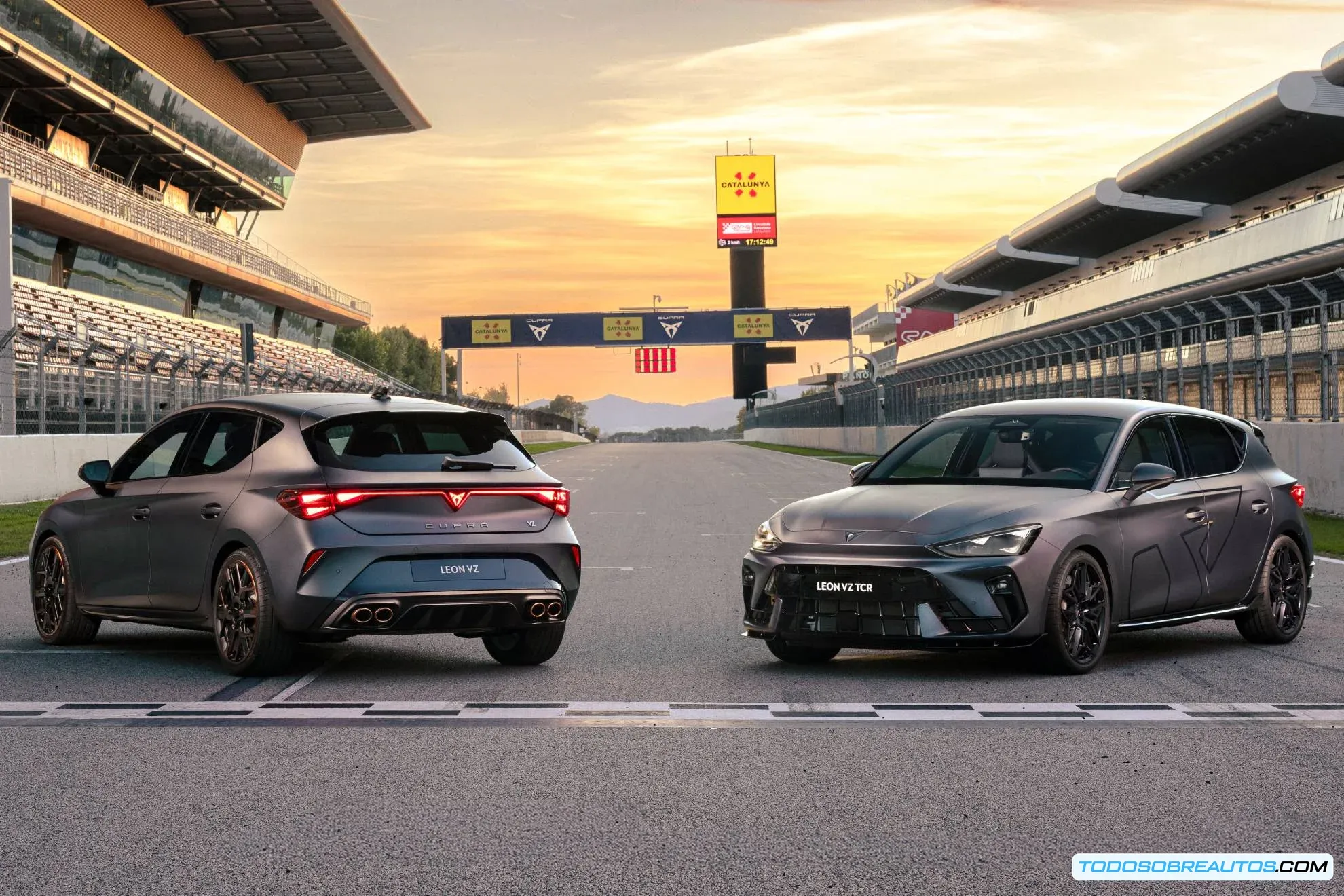 Interior del Cupra León VZ, mostrando el diseño y la tecnología interior.