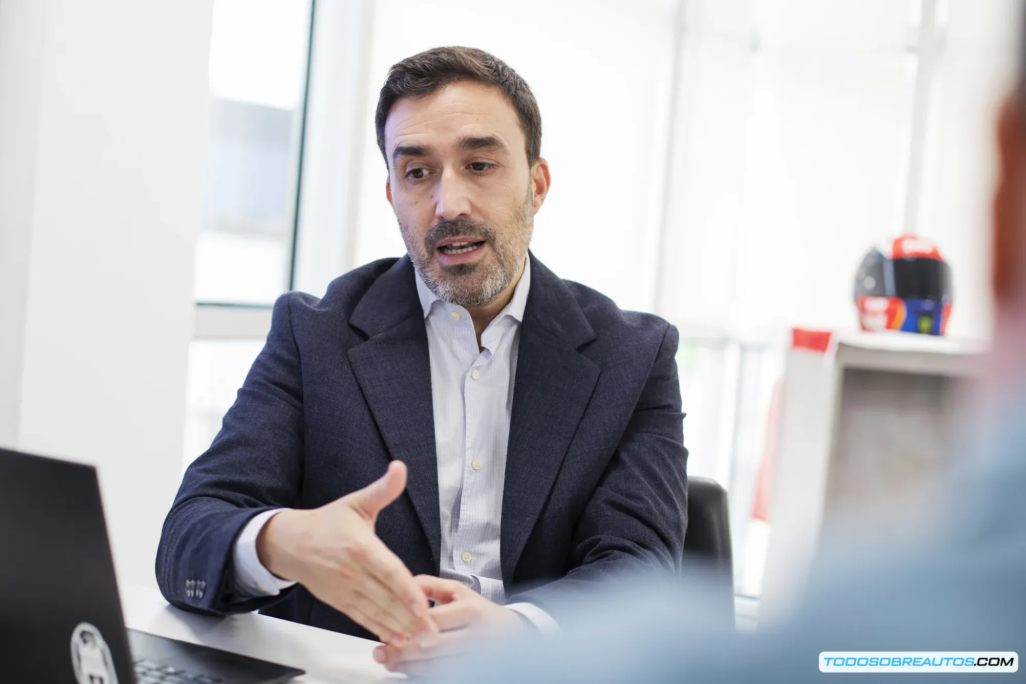 Iván Abad, consejero delegado de MT Helmets, hablando del crecimiento de la empresa.