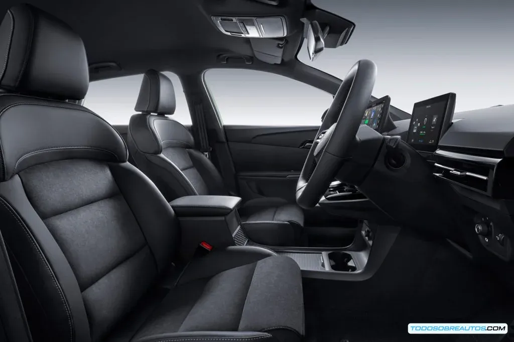 Interior espacioso del MG4 XPower.