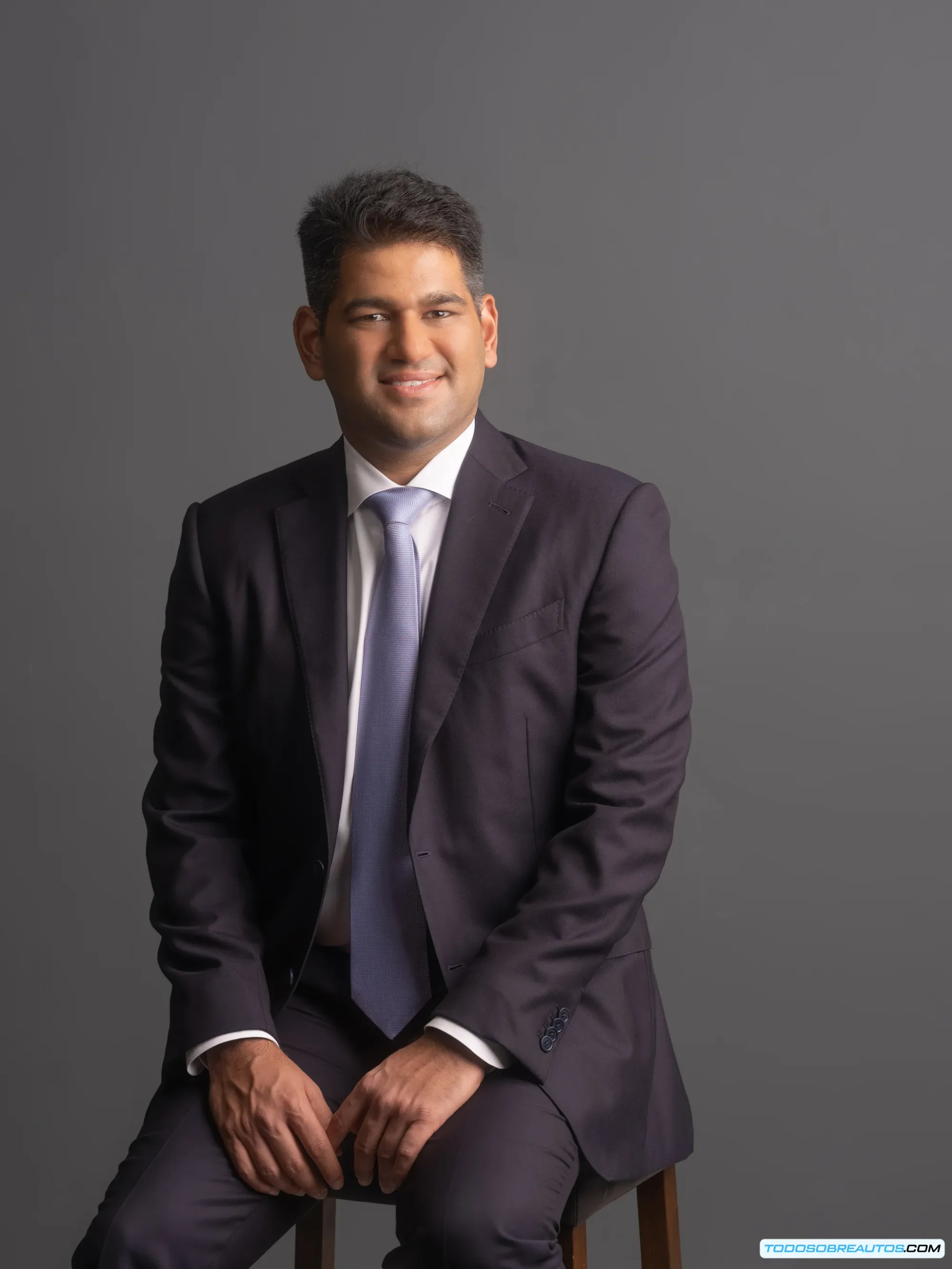 Imagen que muestre una concesionaria o un evento de TVS Motor en Europa, simbolizando su llegada al mercado.