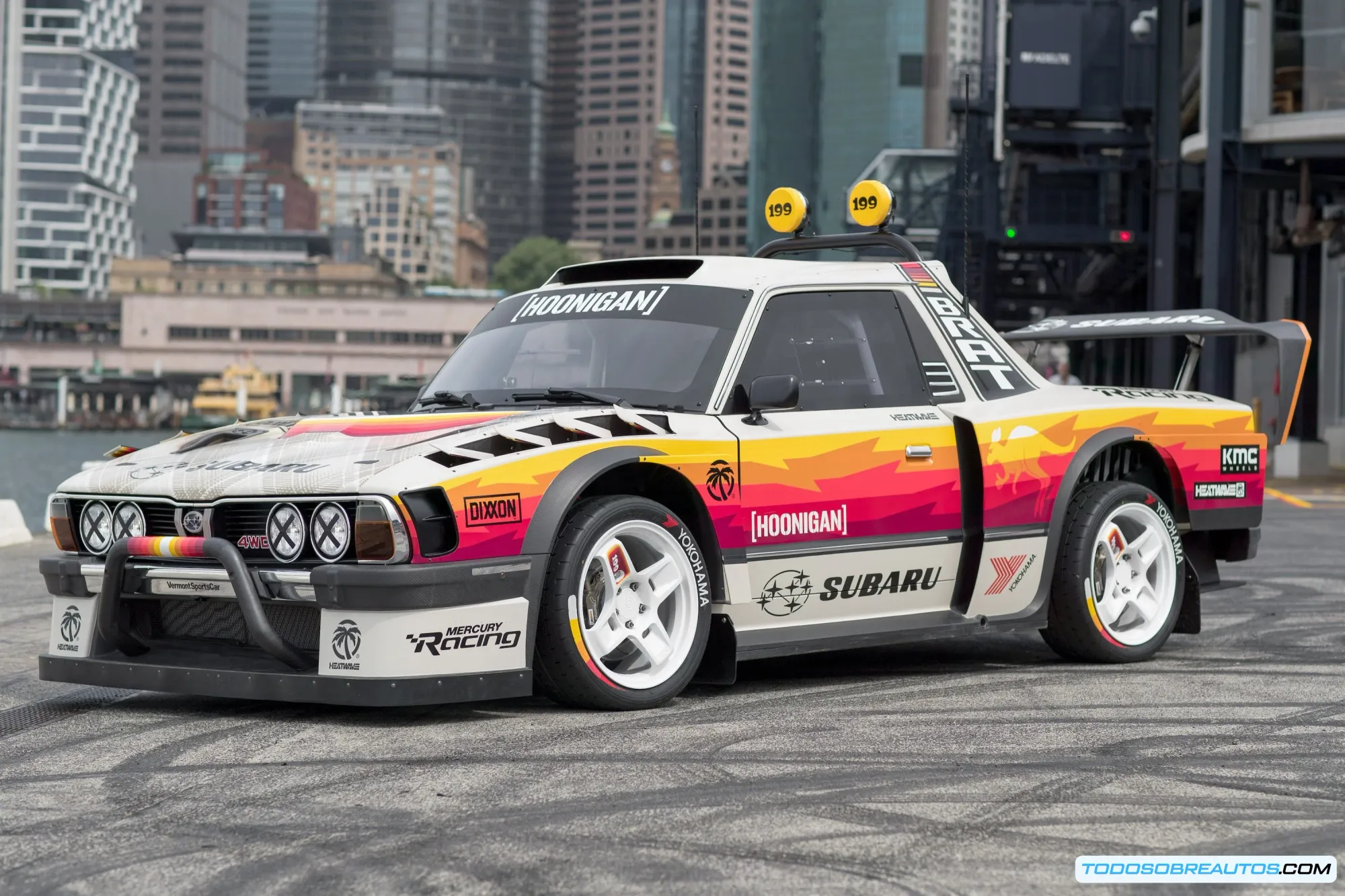 Detalle del diseño retro-vanguardista del Subaru Brataroo 9500 Turbo