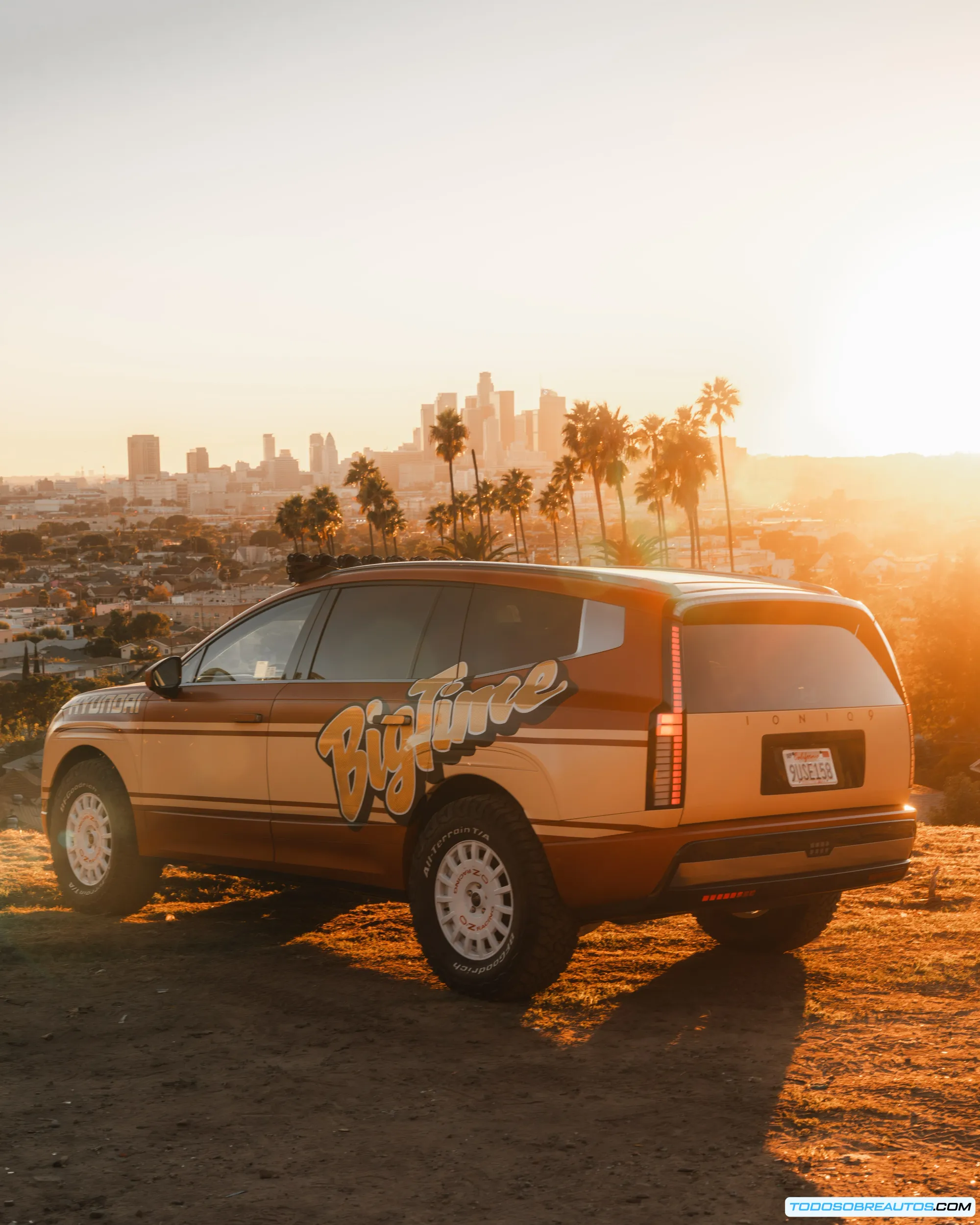 Vista lateral del Hyundai Ioniq 9 Off-Road en el SEMA Show mostrando su diseño robusto