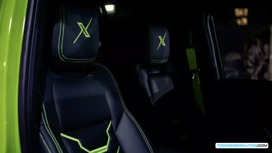 Vista lateral del Nissan XTerra Project X en preparación para el SEMA Show