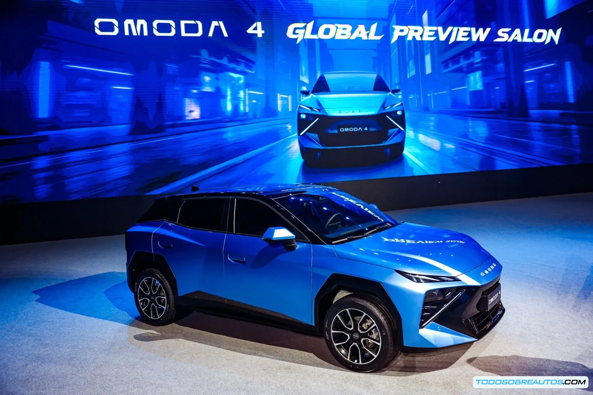 Omoda 4 Crossover Híbrido 2026 vista lateral