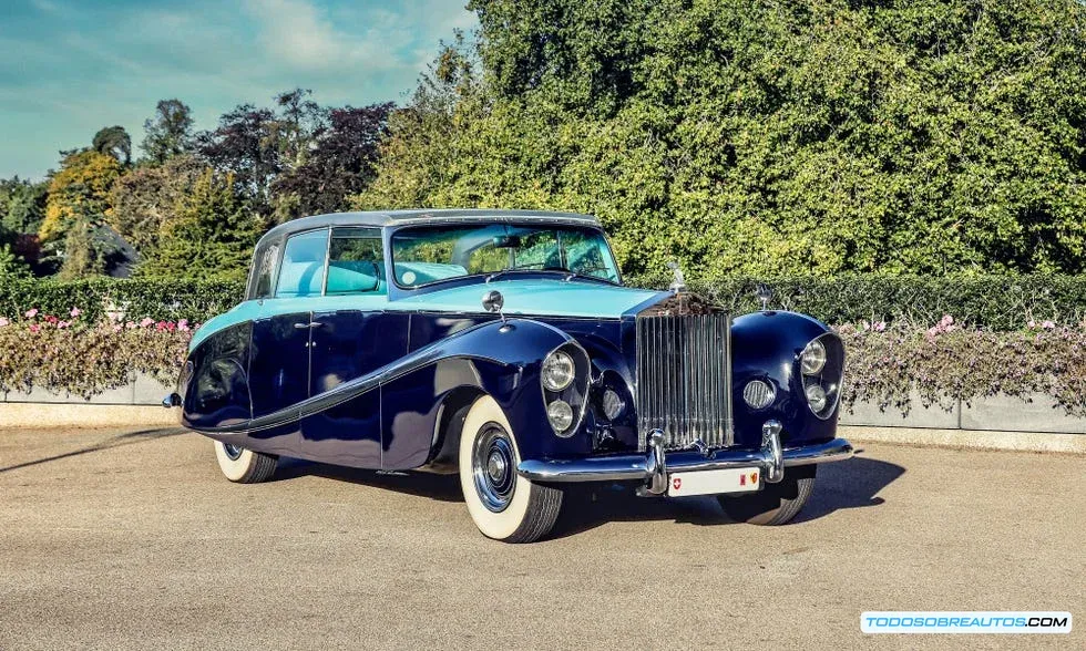 Interior lujoso del Rolls-Royce Silver Wraith de Gulbenkian.