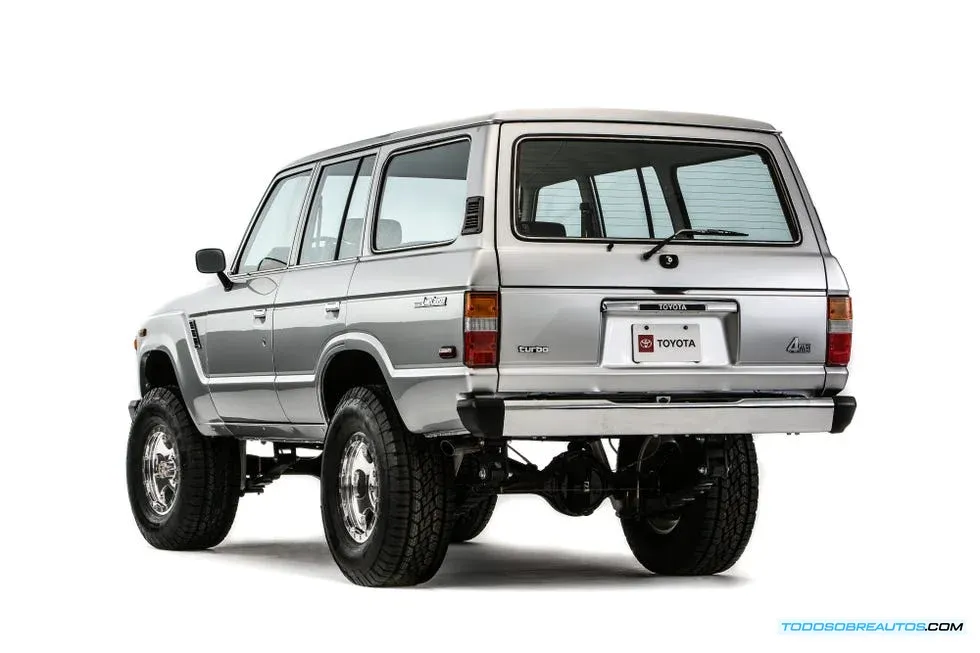 Toyota Land Cruiser FJ60 original.