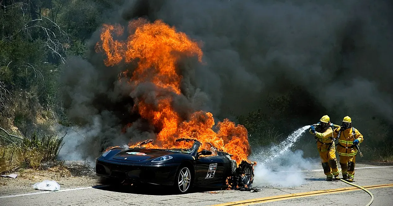 El incendio del coche eléctrico, un drama de treinta horas de espera