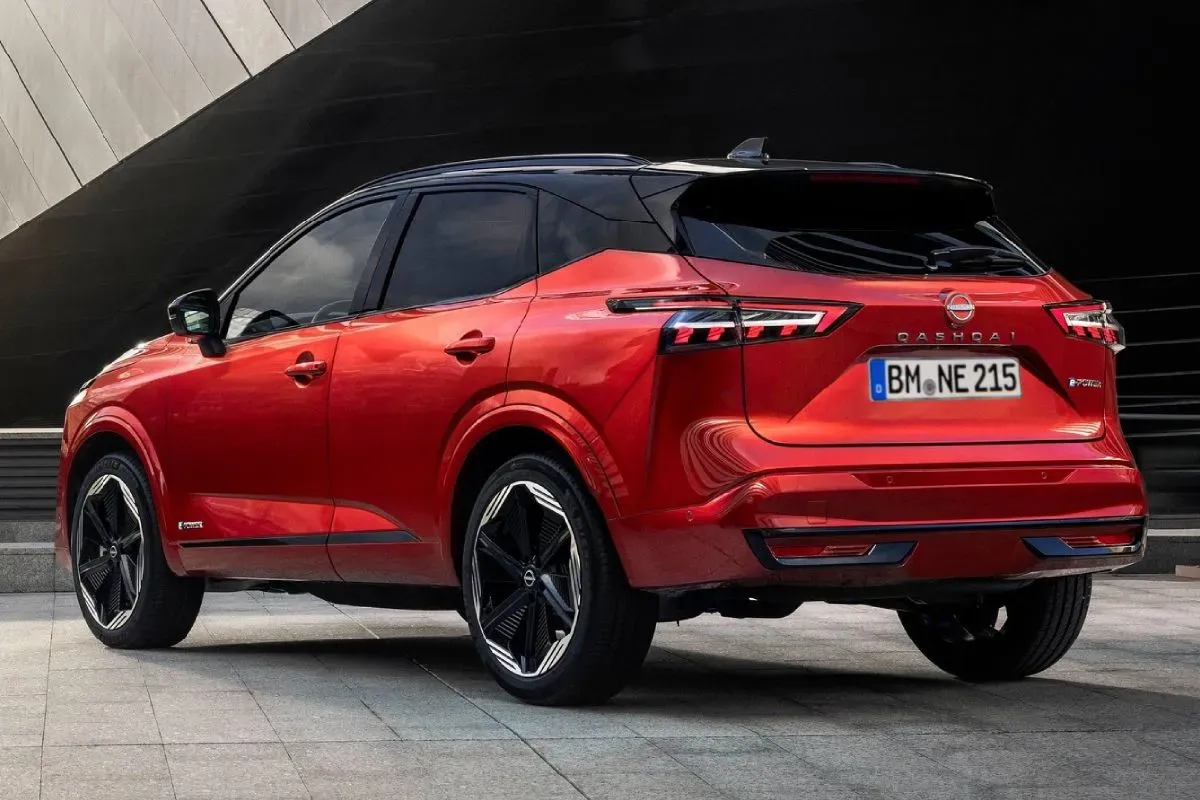 Vehículo Rojo Nissan Qashqai 2025