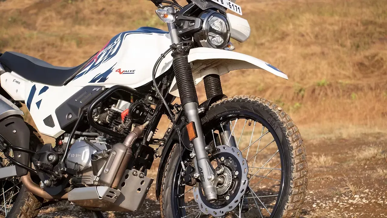 Moto Blanca Hero Xpulse 200 4V Price