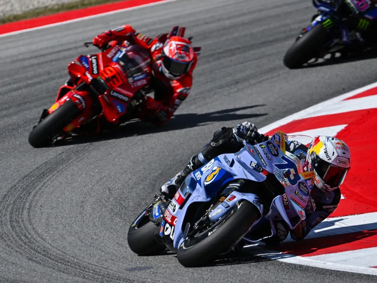 A Álex Márquez le va tan bien que Ducati le ha ascendido y dará una moto oficial en 2026