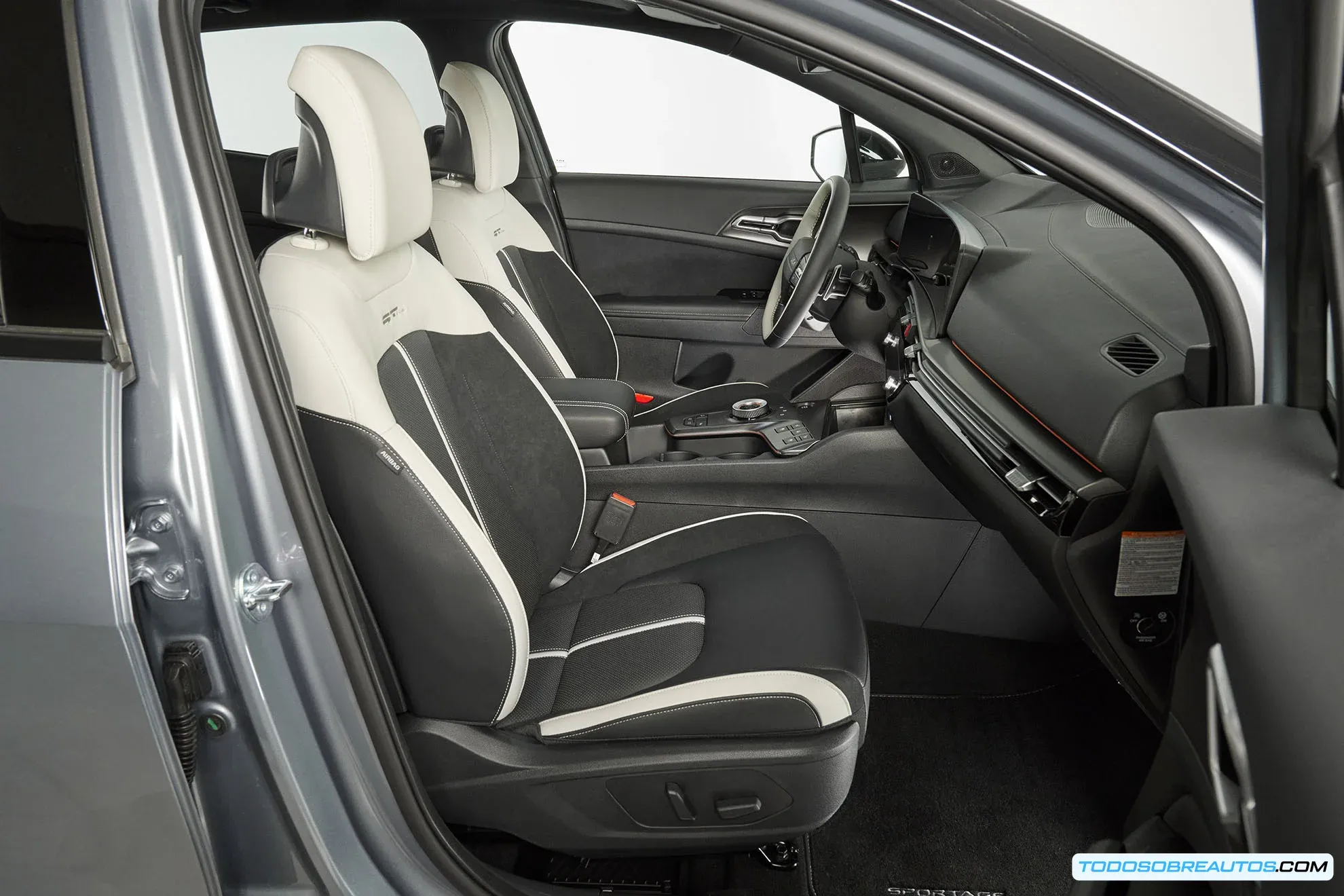 Diferentes diseños de llantas de aleación disponibles para el Kia Sportage 2025.