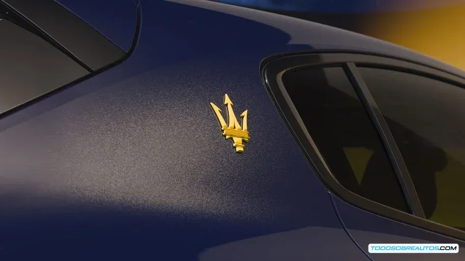 Detalle de los rines y el color Night Interaction del Maserati Grecale Lumina Blu