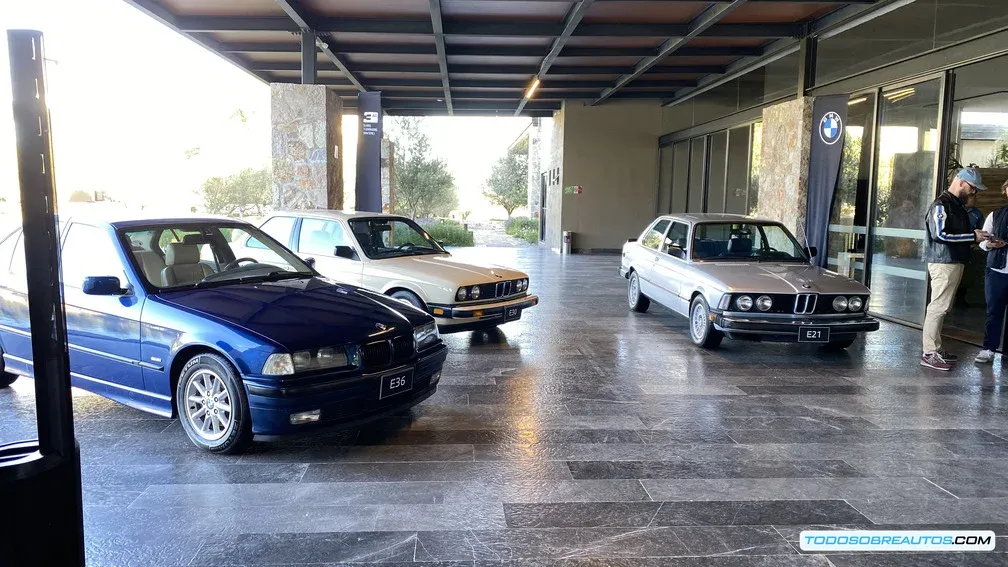 BMW Serie 3 en la carretera durante el evento en México
