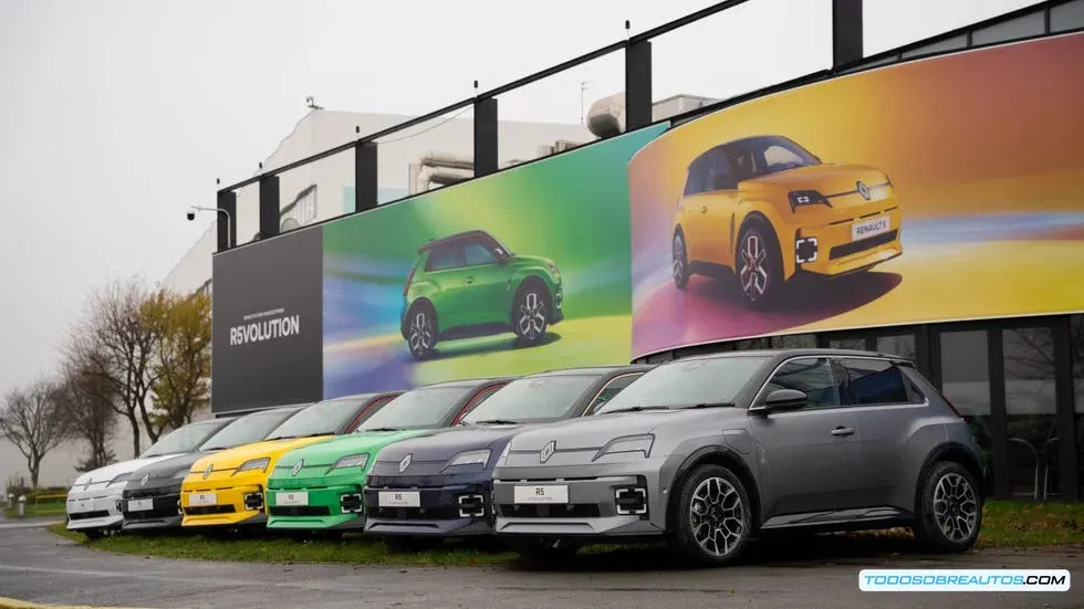 Renault 5 E-Tech eléctrico - diseño retro que explica su éxito de ventas masivas en 2025