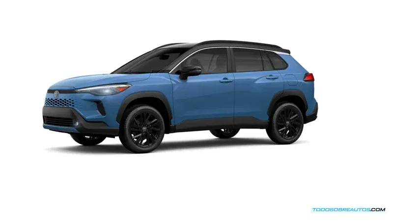 Variedad de modelos de coches híbridos y eléctricos en un concesionario.