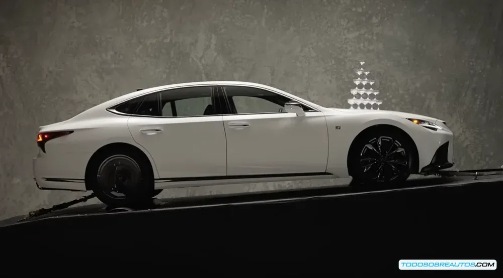 Ingenieros trabajando en el Proyecto F1 de Toyota