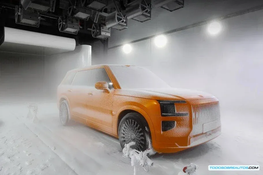 Pista de pruebas de choque interior del centro de seguridad de Geely, la más larga del mundo