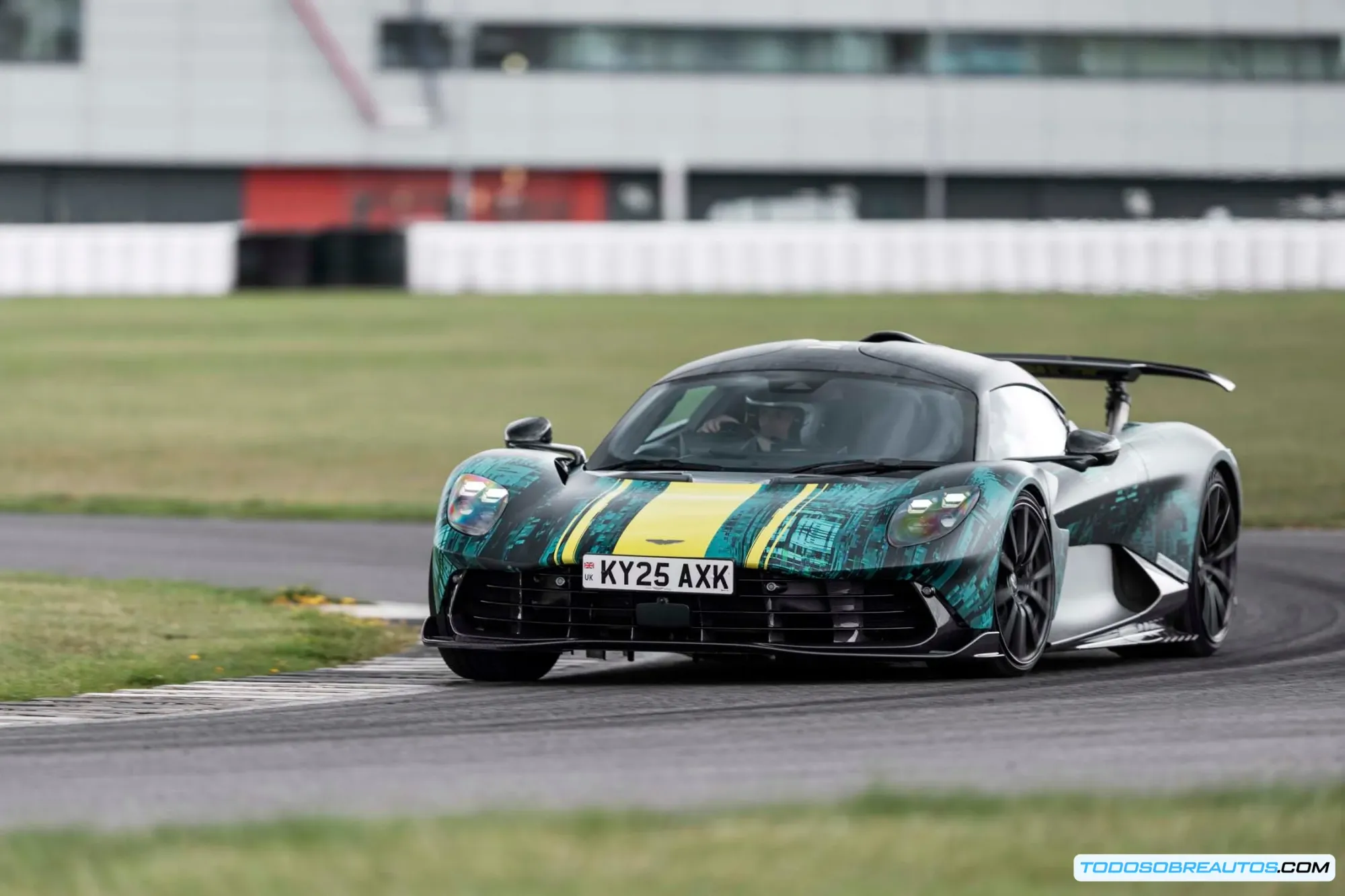 Aston Martin Valhalla 2026 - Superdeportivo híbrido entre los más esperados