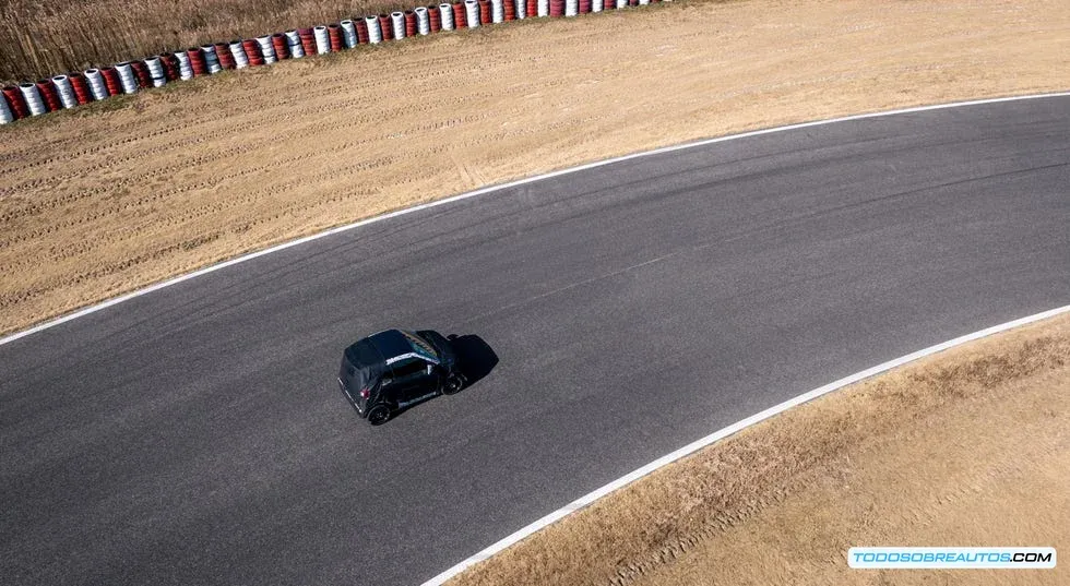 Smart #2 camuflado en pruebas de carretera - Vista lateral del nuevo modelo eléctrico