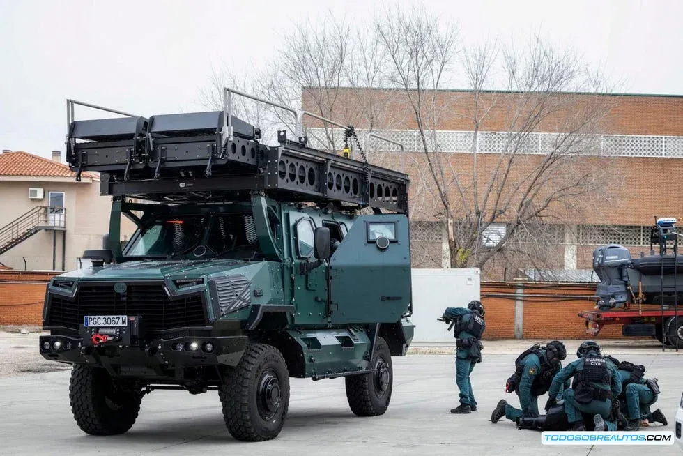 Nuevo vehículo táctico blindado IBERO de la Guardia Civil español en exhibición