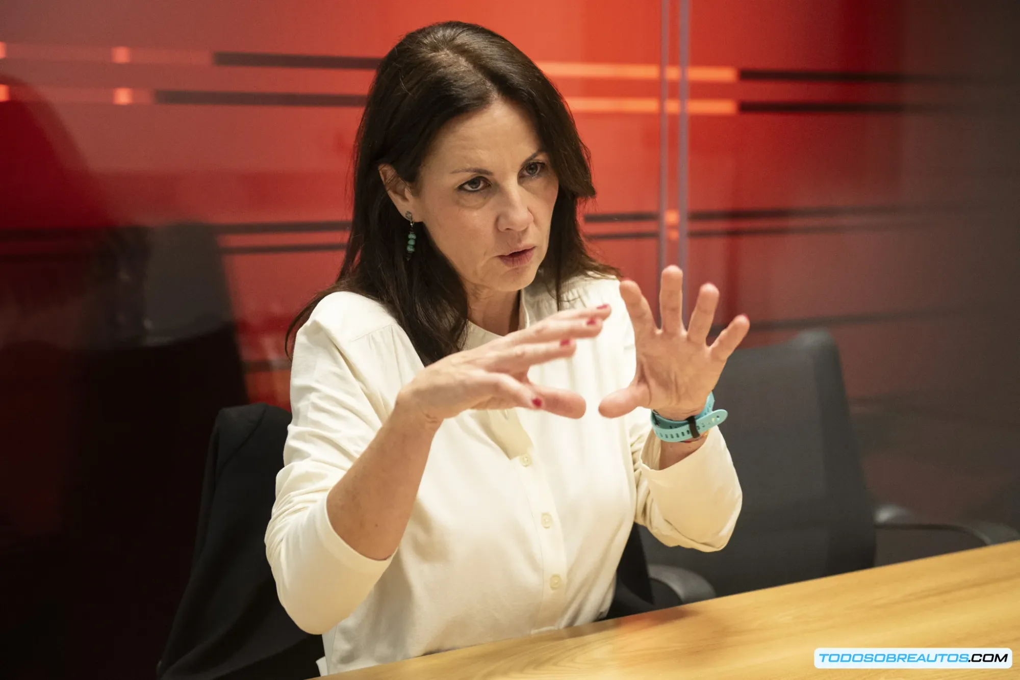 Imagen de una moto de MotoGP con la marca Repsol, destacando la colaboración y el patrocinio.