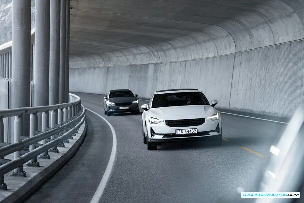 Polestar 2 en un entorno urbano