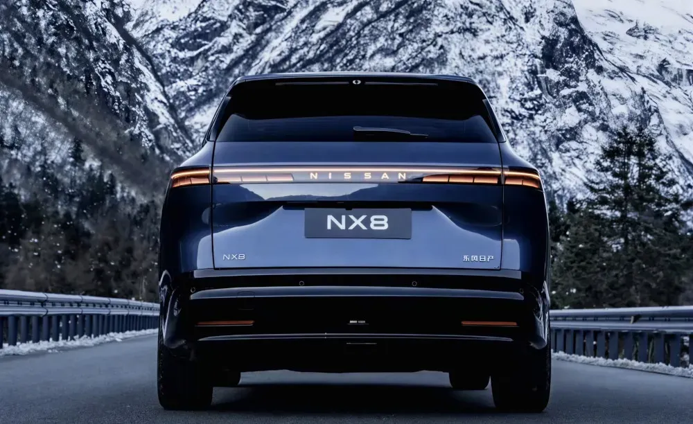 Vehículo Nissan NX8