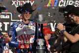 Joey Logano Domina el Caos en Texas