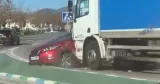 Camión Arrastra Coche en Rotonda de Ibiza