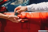 En esta imagen podemos ver una entrega de vehículo ITP coche segunda mano