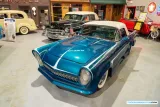 Otra vista del Ford Thunderbird Custom 1956, mostrando detalles de su diseño.