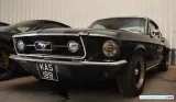 Imagen de Richard Hammond mostrando su pasión por los autos Ford.