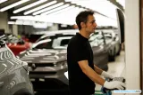Coches Híbridos en una linea de producción de una fabrica en España.