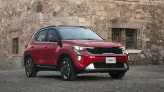 kia sonet 2024 roja
