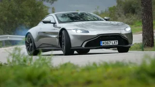 Aston Martin Vantage 2019 Plateado