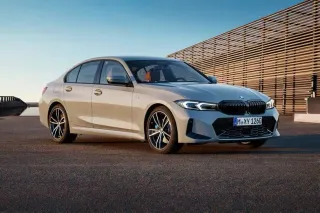 BMW 330e 2023 Plateado