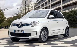 Exterior frontal del Renault Twingo 2023 color blanco
